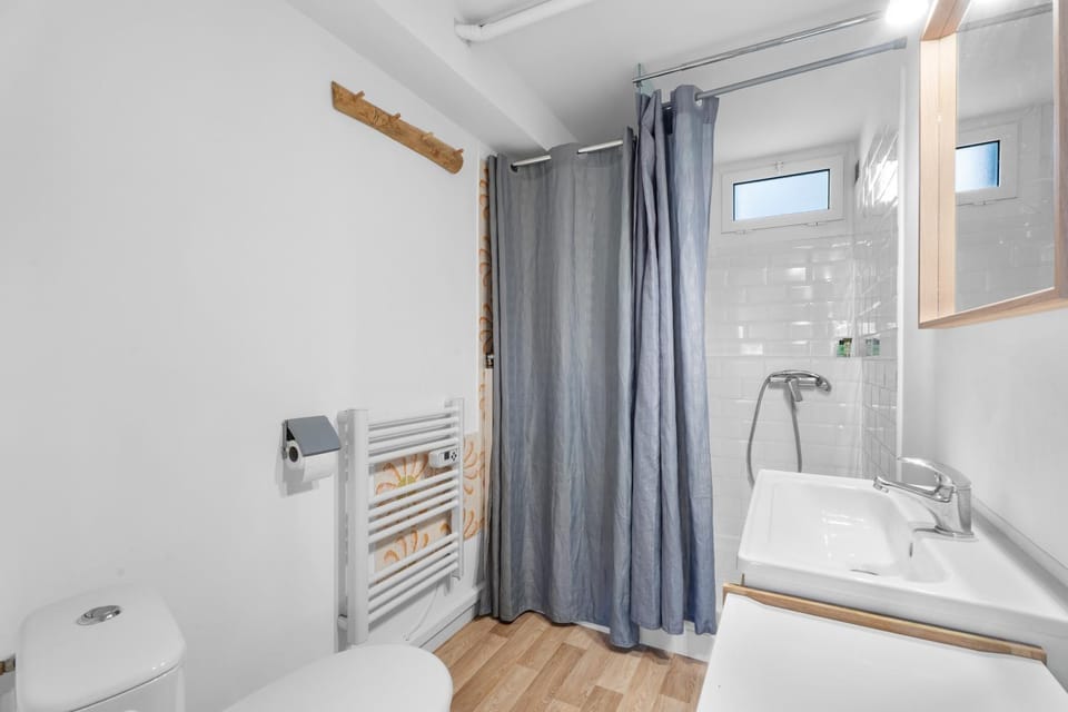 Bathroom, Living room