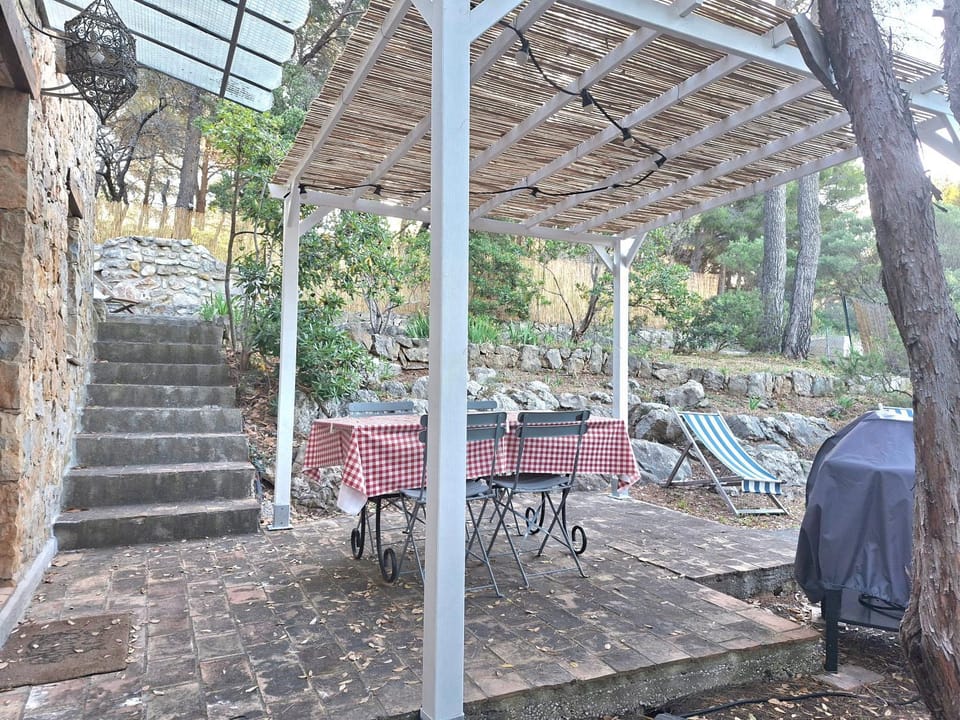 Gîte De Charme Sous Les Pins House in Sanary-sur-Mer
