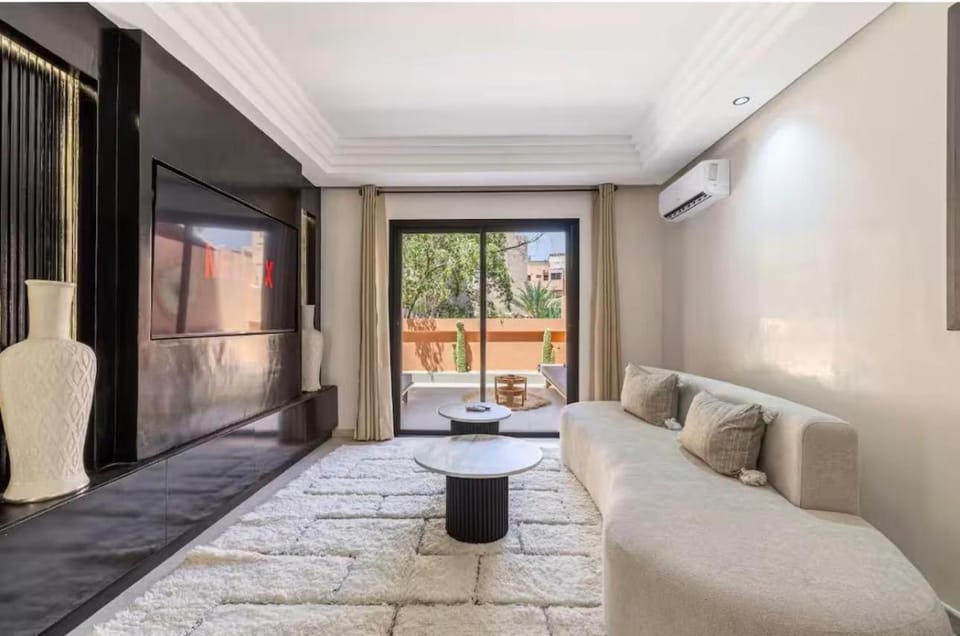 Simone moves to Guéliz Apartment in Marrakesh