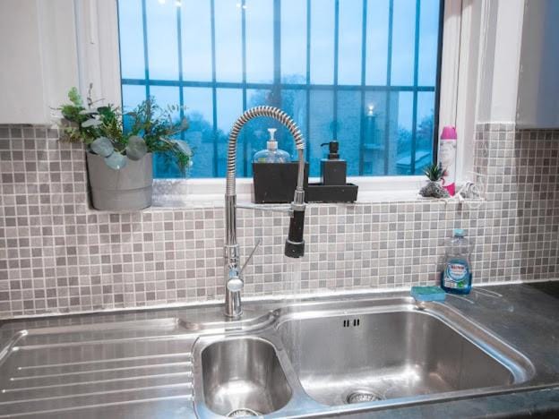 Luxury 2BD, Near O2, WIFI, Games House in London Borough of Lewisham