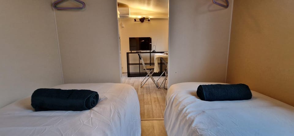 TV and multimedia, Photo of the whole room, towels