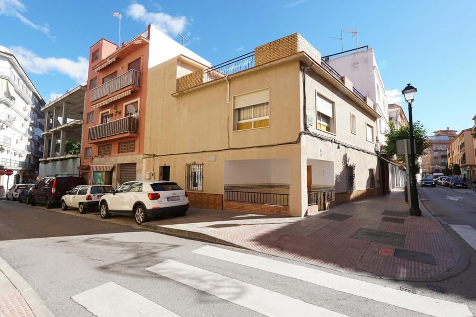 Property building, Facade/entrance, Off site