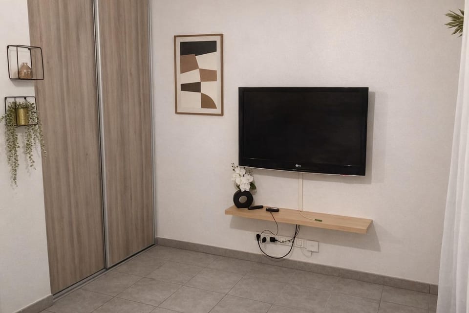 Pleasant, cozy studio with pool 2 mins from Montpellier Apartment in Montpellier