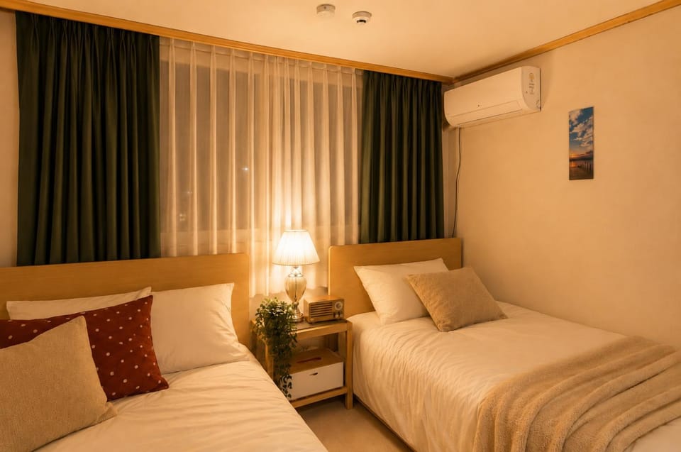 Bed, Bedroom, air conditioner