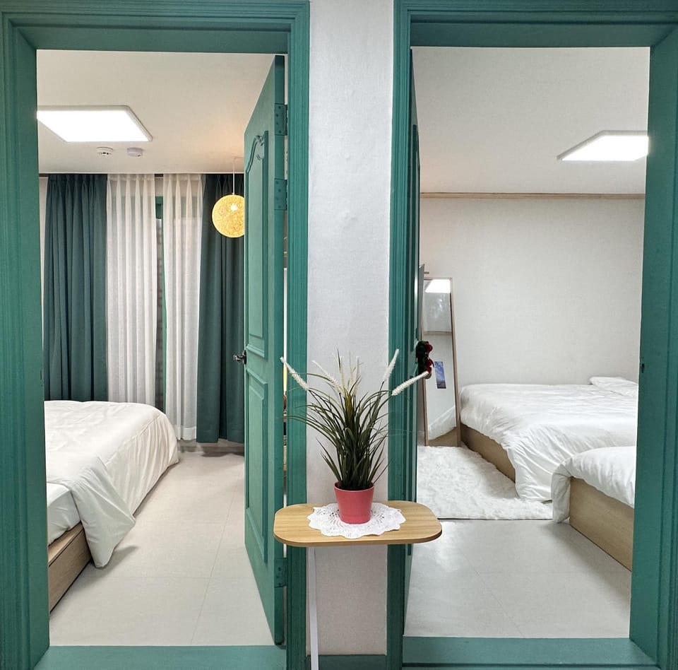 Bed, Bedroom, Area and facilities