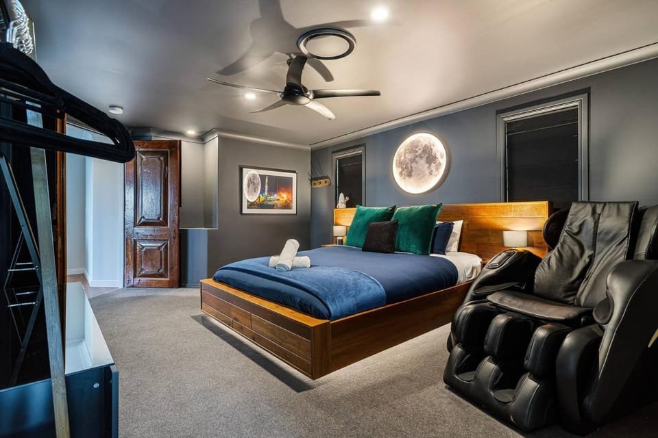 Bed, Bedroom