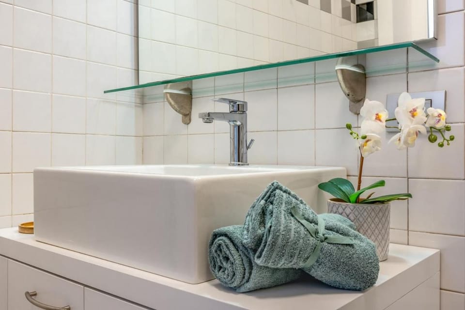 Bathroom, towels