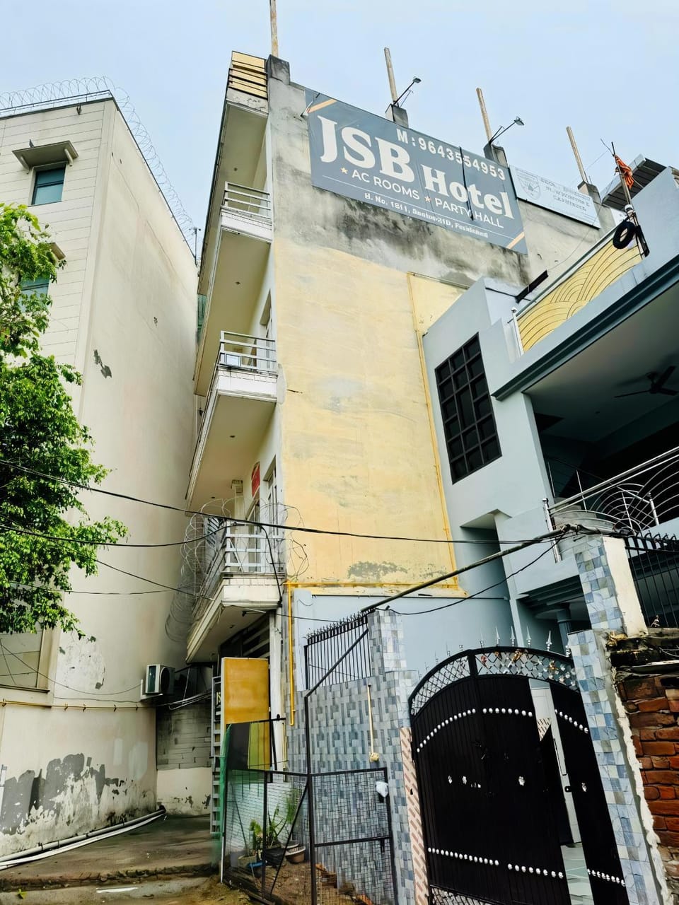 Property building, Day, Street view