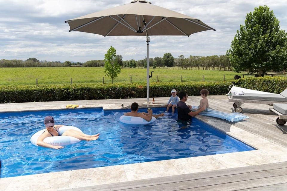 Riverglen Country Escape, Pool & River views House in Taree