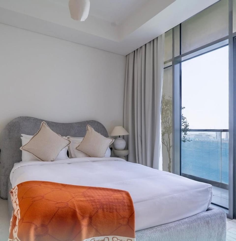 Luxury Studio With Pool View Near Burj Khalifa Apartment in Dubai