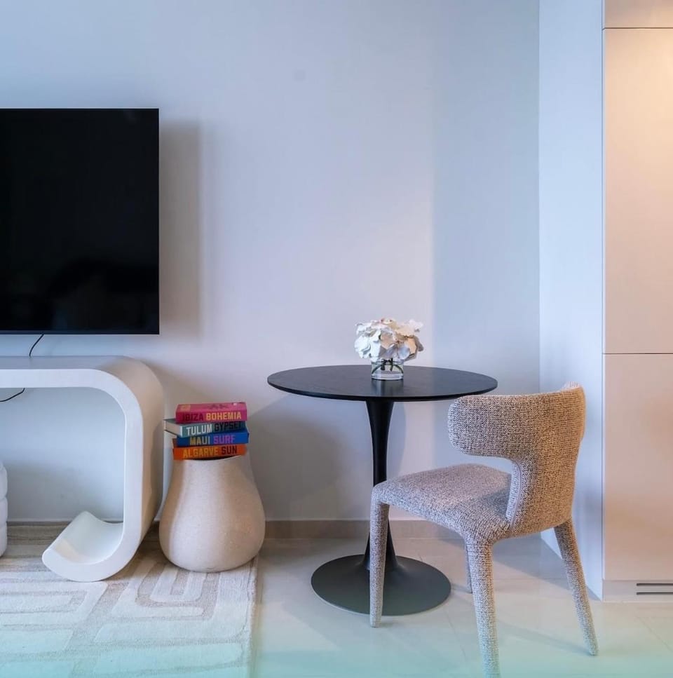 Luxury Studio With Pool View Near Burj Khalifa Apartment in Dubai