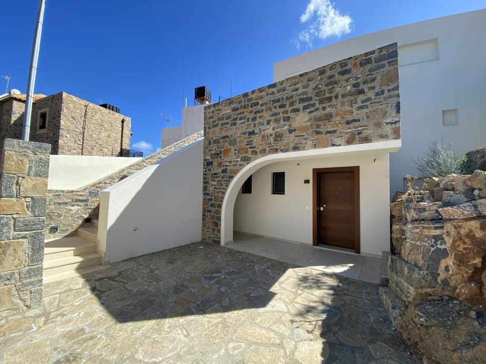 Property building, Facade/entrance, Parking