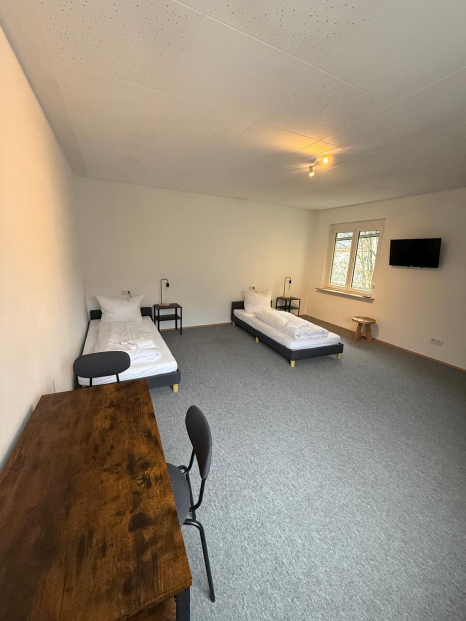 Bed, TV and multimedia, Photo of the whole room, Bedroom