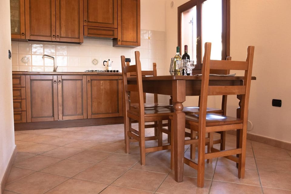 Dining area, kitchen