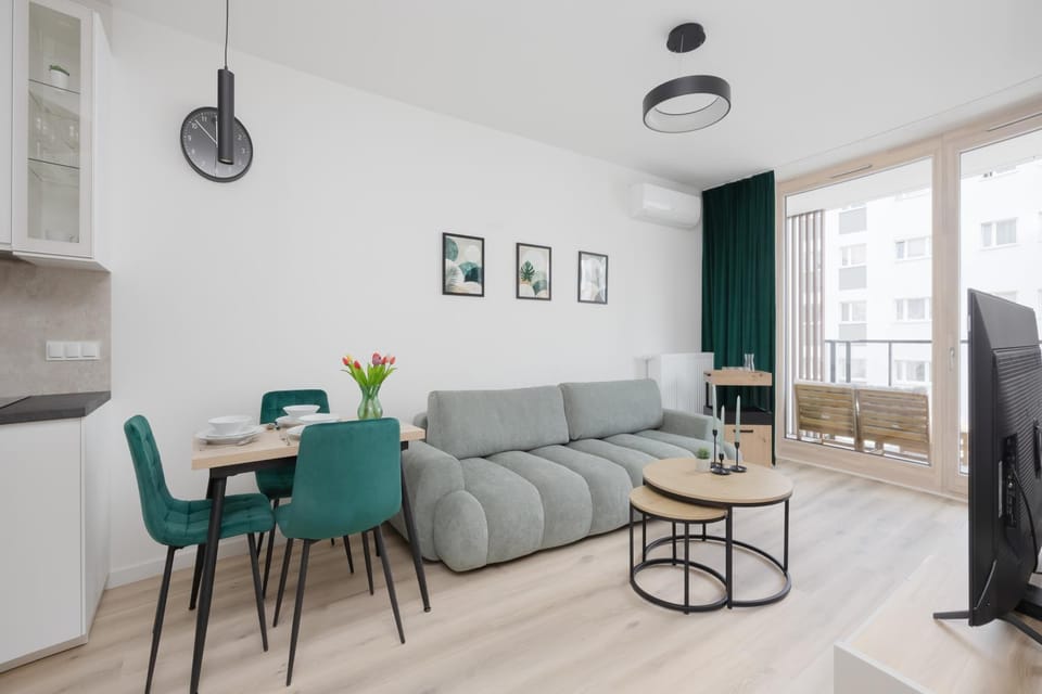TV and multimedia, Living room, Seating area, Dining area, Evening entertainment