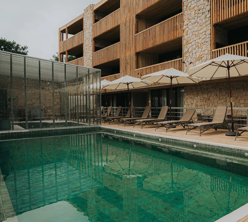 Pool view, Swimming pool, internet, sunbed