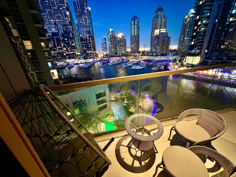 Modern 2-Bedrooms Apartment with Stunning Marina Views Apartment in Dubai