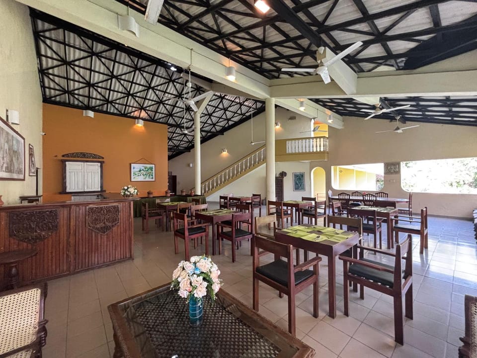 Restaurant/places to eat, Restaurant/places to eat