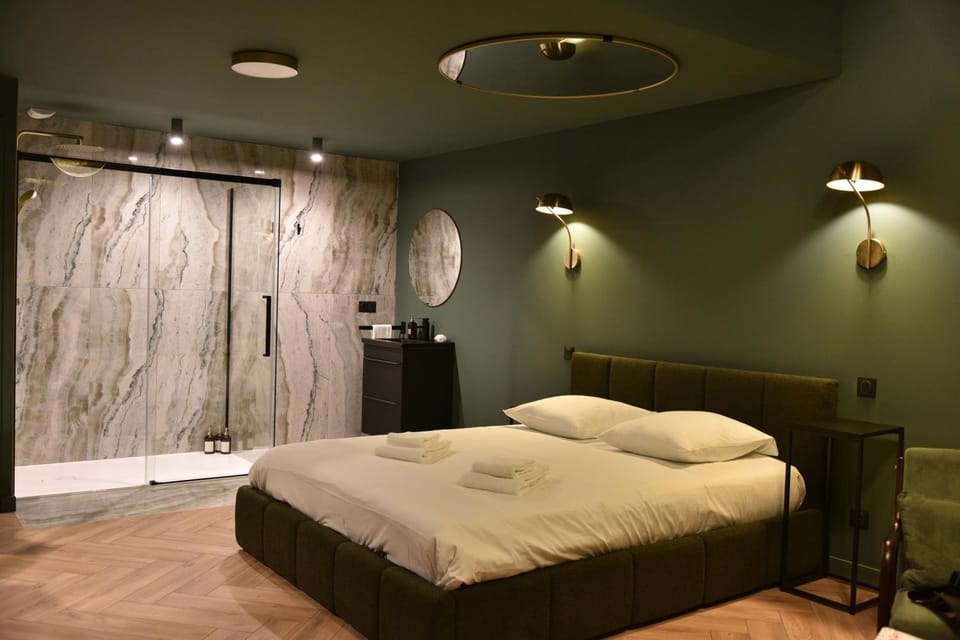 Bed, Photo of the whole room