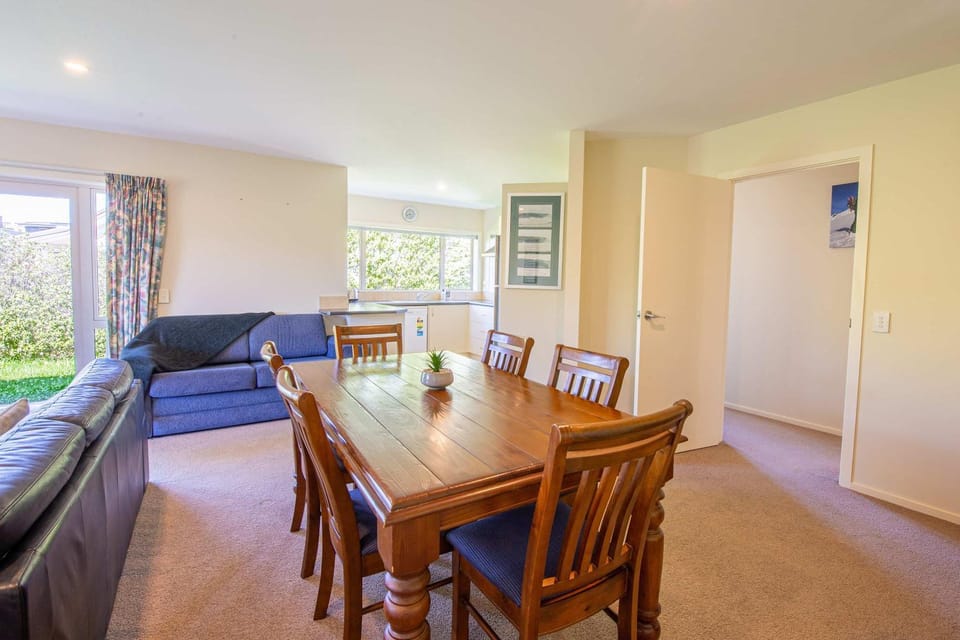 Farrant Family Escape Roomy Wanaka Retreat House in Wanaka
