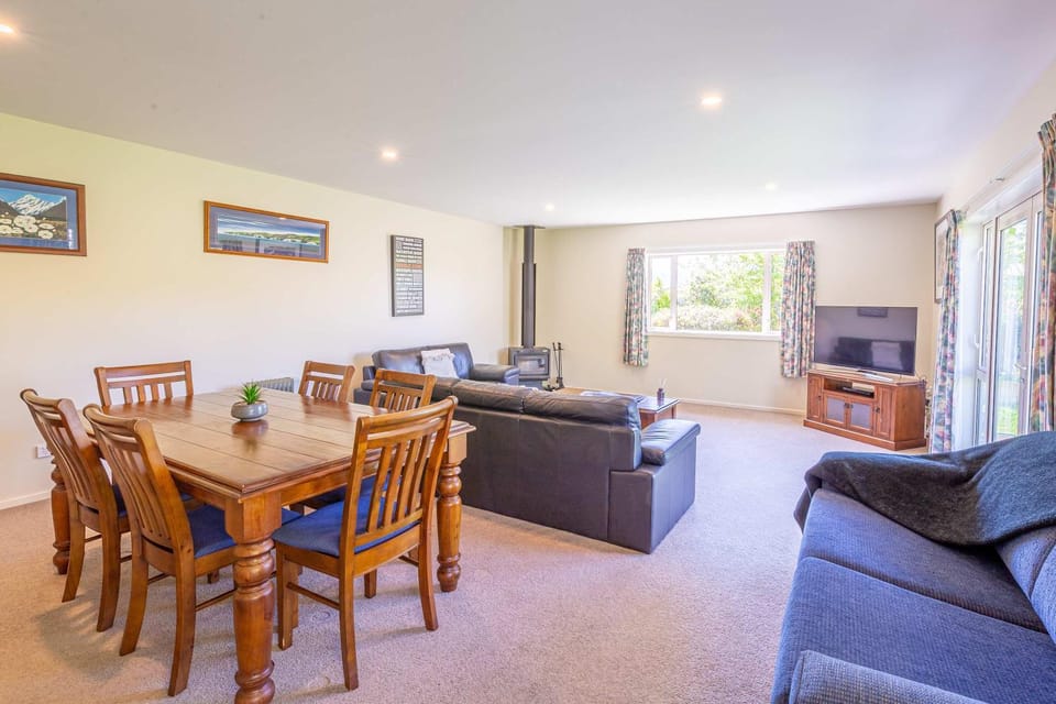 Farrant Family Escape Roomy Wanaka Retreat House in Wanaka