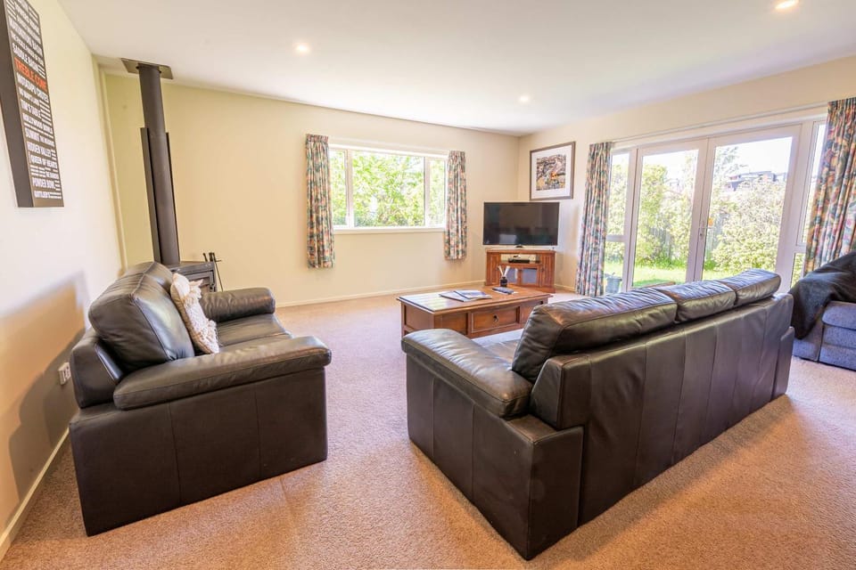 Farrant Family Escape Roomy Wanaka Retreat House in Wanaka
