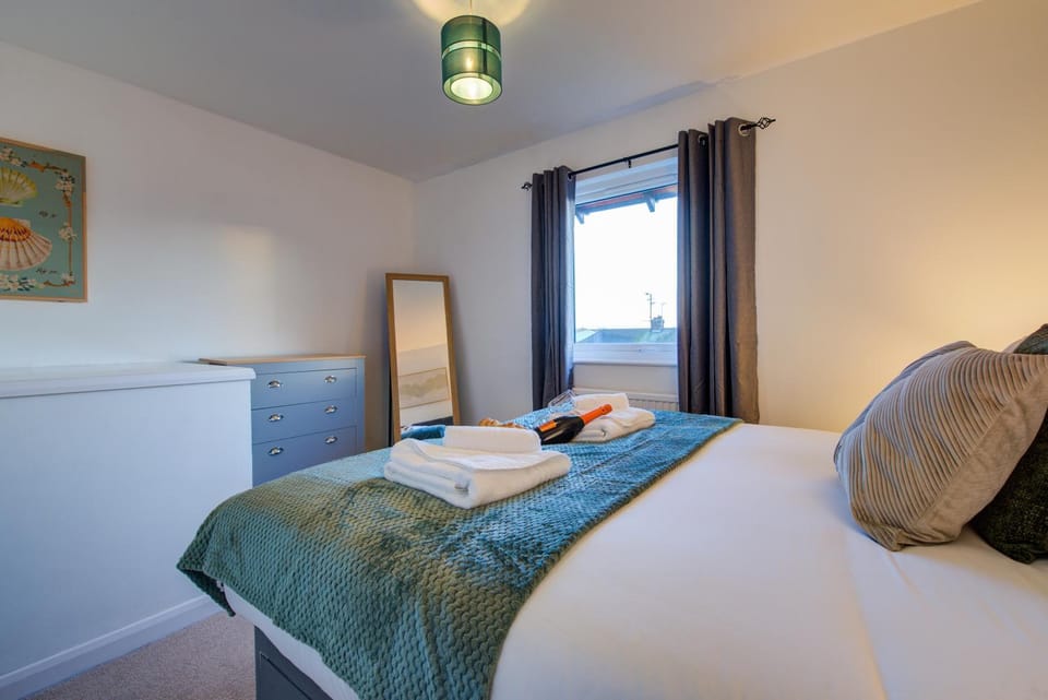 Bedroom, towels, towels