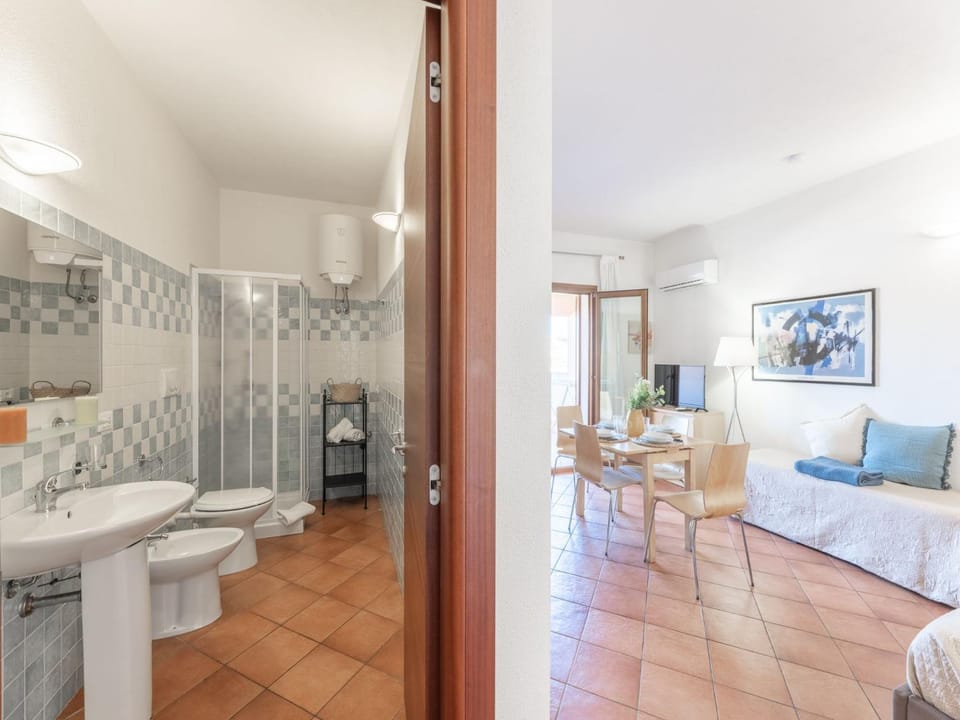 Toilet, Bathroom, Decorative detail