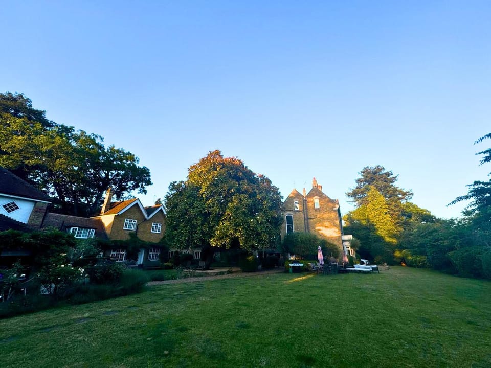Georgian Period Building Apartment in Weybridge