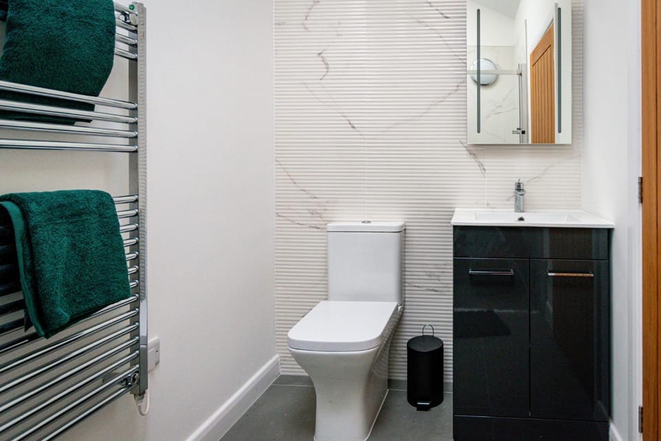 Toilet, Bathroom, towels