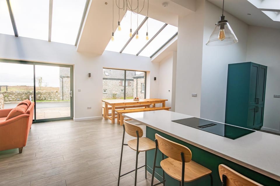 Kitchen or kitchenette, Seating area, Dining area