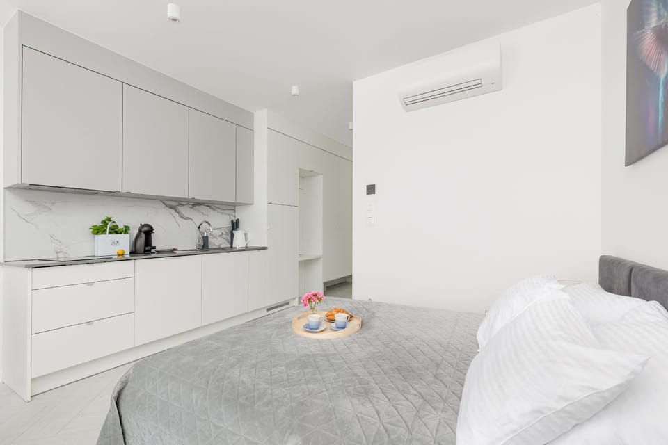 Bed, Kitchen or kitchenette, towels, air conditioner