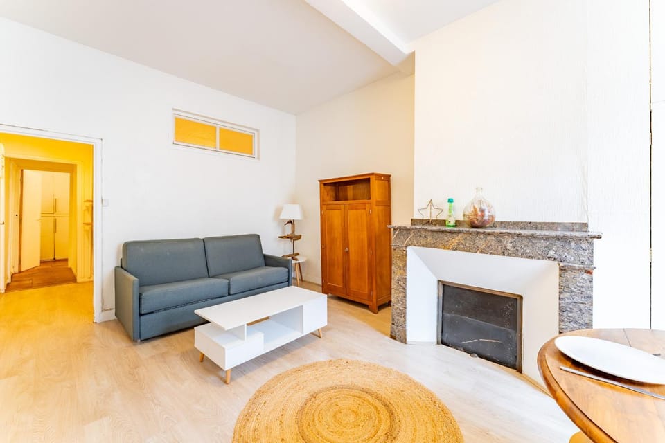 Living room, Seating area, flat iron