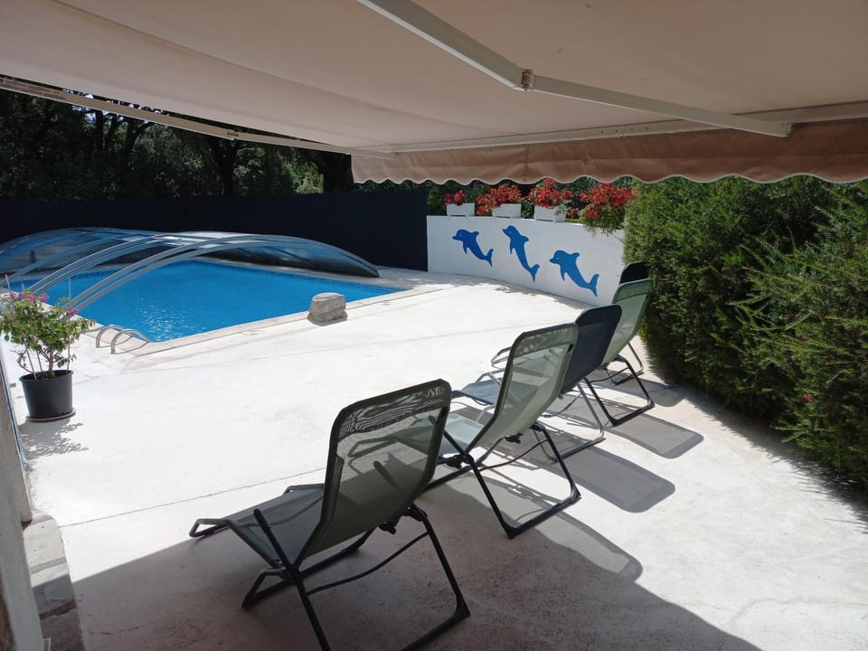 GITES DE PLOS Studio avec PISCINE Apartment in Occitanie