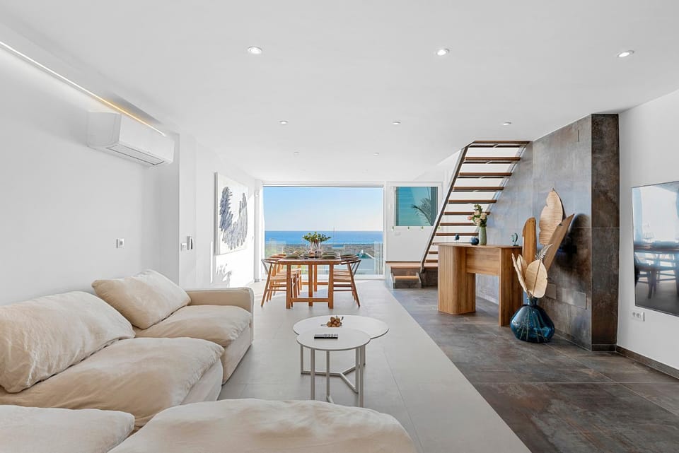 Natural landscape, TV and multimedia, Living room