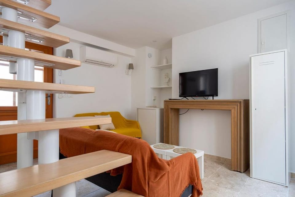 TV and multimedia, Living room, air conditioner