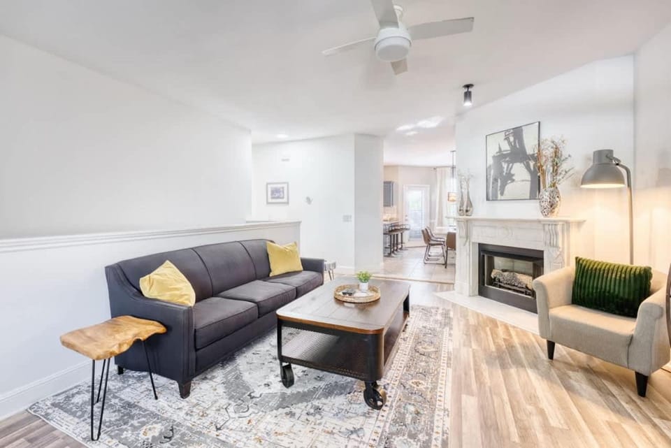 Modern 4BR Retreat with Fire Pit House in Rogers