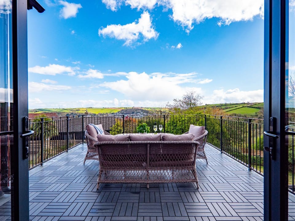 Dartmouth Apartment, Light, Modern and Parking Apartment in Dartmouth