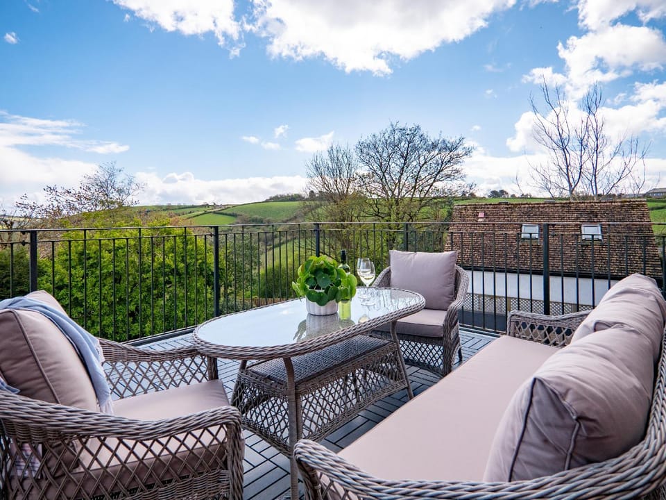 Dartmouth Apartment, Light, Modern and Parking Apartment in Dartmouth