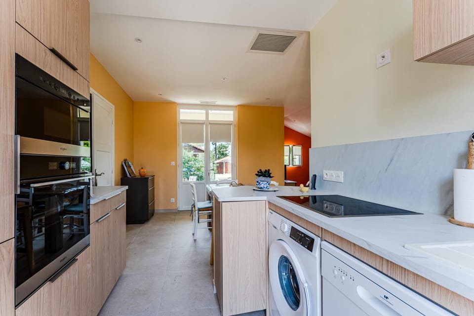 Kitchen or kitchenette, Living room