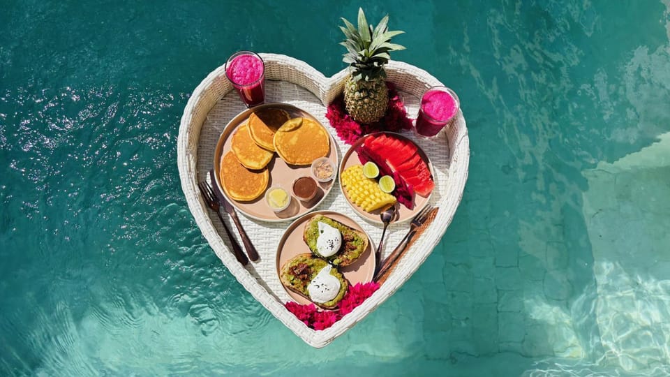Swimming pool, Breakfast