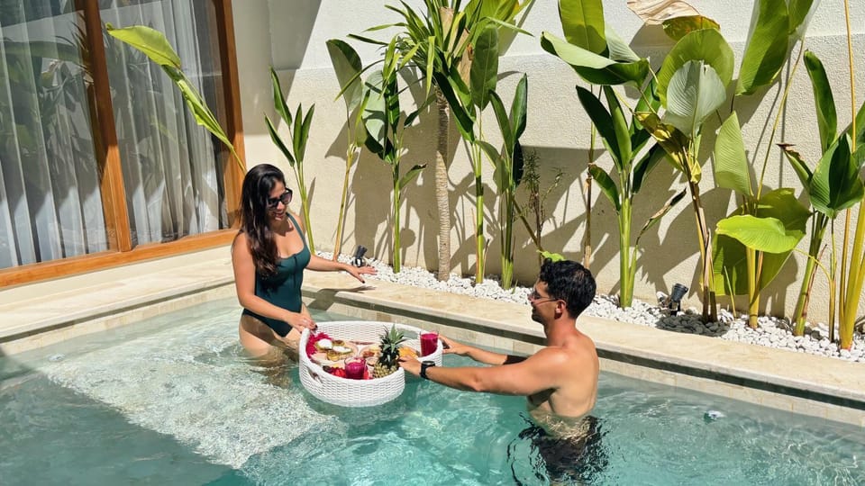 Swimming pool, Breakfast