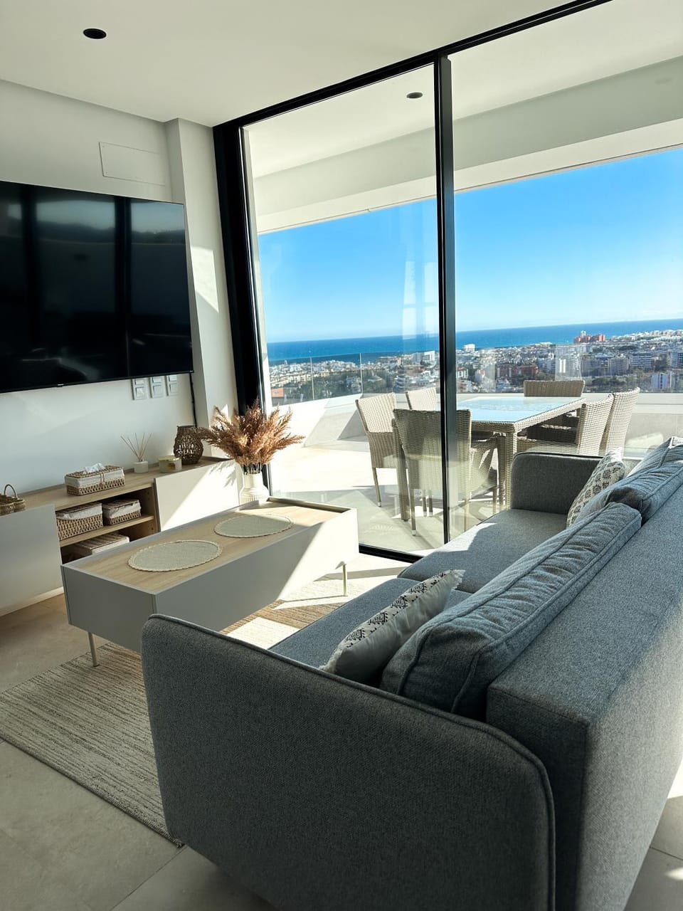 TV and multimedia, View (from property/room), View (from property/room), Balcony/Terrace, Balcony/Terrace, Living room, Dining area, City view, City view, Pool view, Sea view, Sea view
