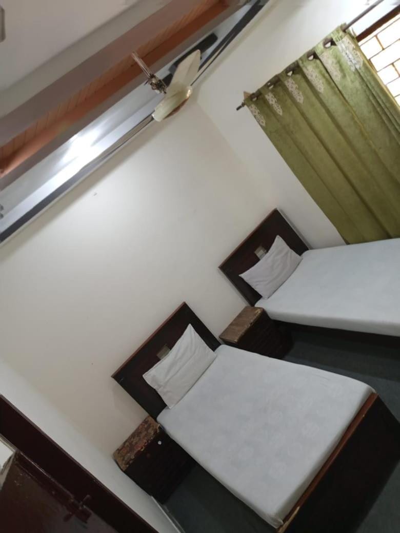DREAM IIN 2 Family Guest House Bed and Breakfast in Islamabad