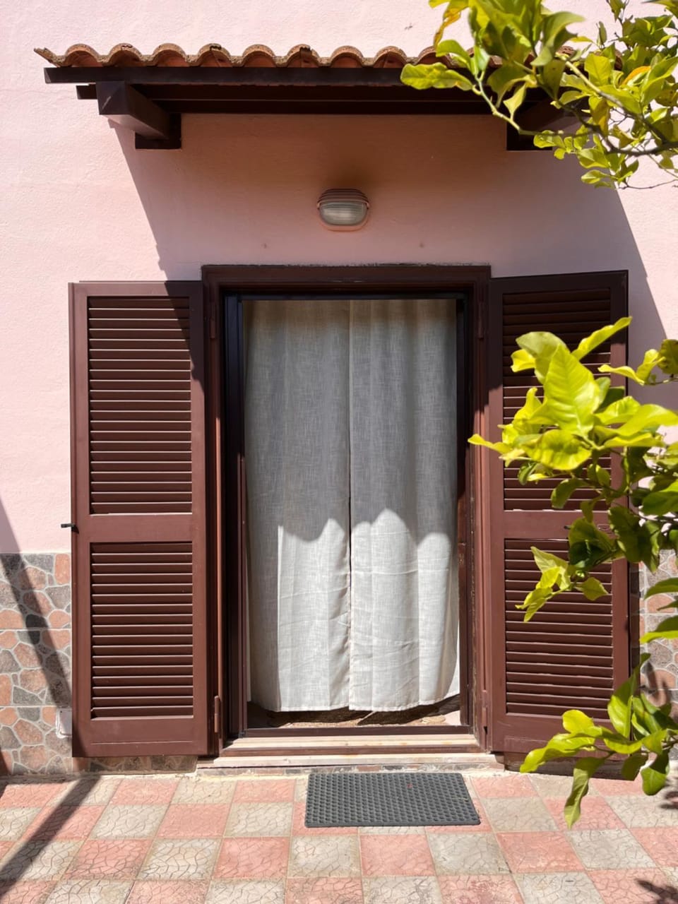 Facade/entrance