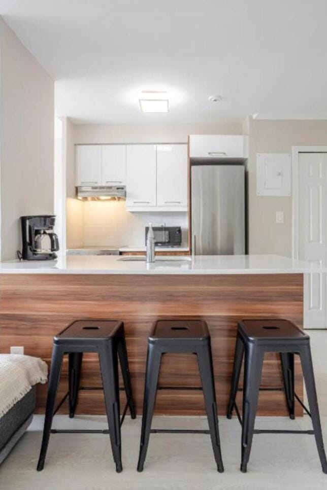 Modern 1BR Downtown Suite - High-Speed Wi-Fi Apartment in Montreal