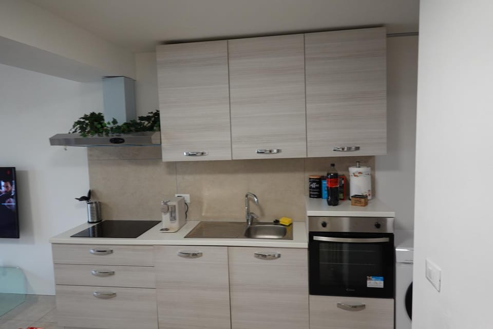 Kitchen or kitchenette, oven, stove