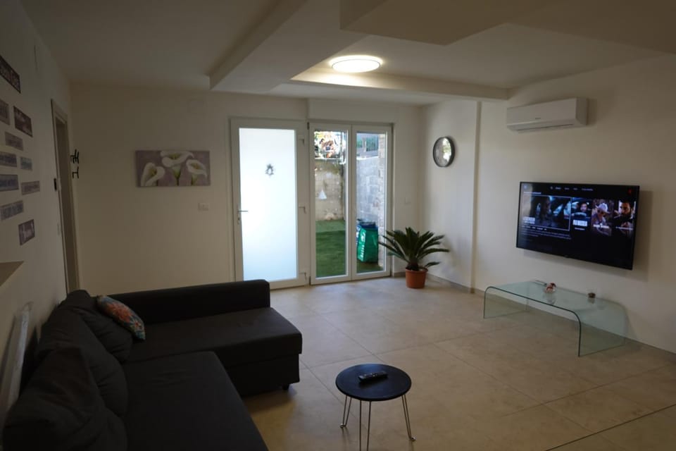 Living room, air conditioner