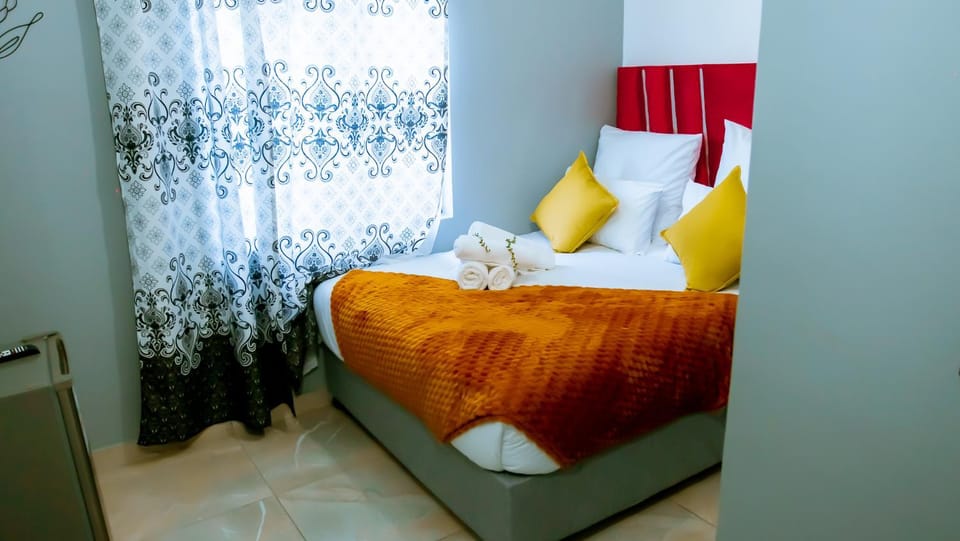 DC Guest House Bed and Breakfast in Cape Town