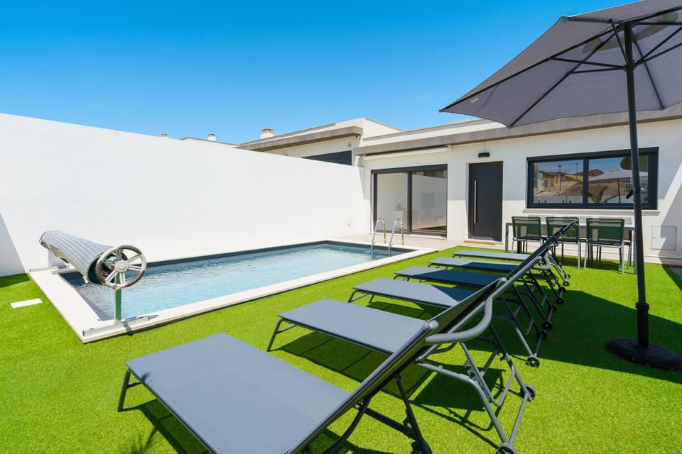 Property building, Garden, Swimming pool